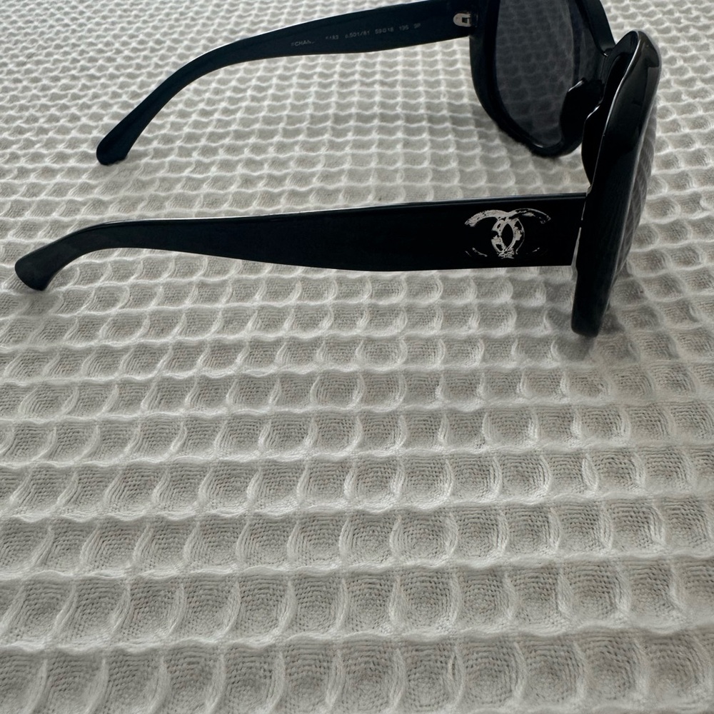 CHANEL Black Oversized Sunglasses - Picture 3 of 9